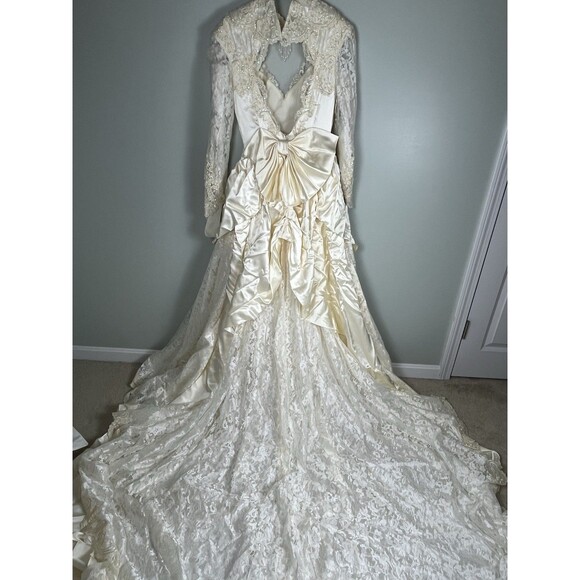 Unbranded Dresses & Skirts - VTG Embroidered Wedding Gown Bridal Dress 10 Cathedral Train Heart back Korea